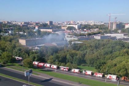 В СКР рассказали о версиях пожара на складе в столице