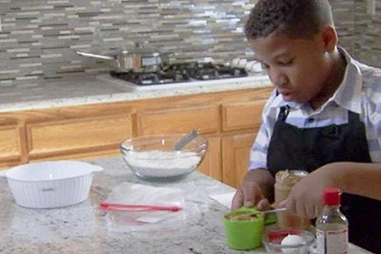 Восьмилетний американец открыл пекарню ради покупки дома для своей матери