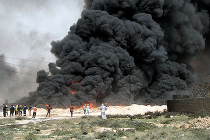 Боевики ИГ подожгли рвы с нефтью на подступах к Мосулу