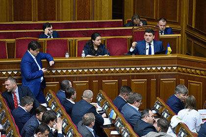 Депутат Рады заявил о прекращении действия санкций Киева против России