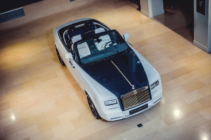 Российским клиентам доставили три уникальных Rolls-Royce