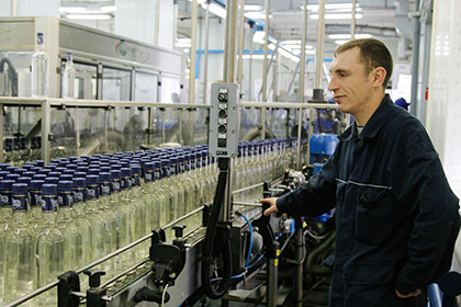 В Госдуме предложили поднять цену на водку до 220 рублей