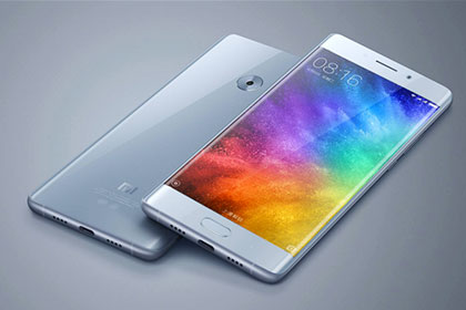 Xiaomi представила первый смартфон с изогнутым экраном
