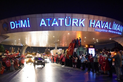 Аэропорт Стамбула закрыли из-за стрельбы по мотоциклистам