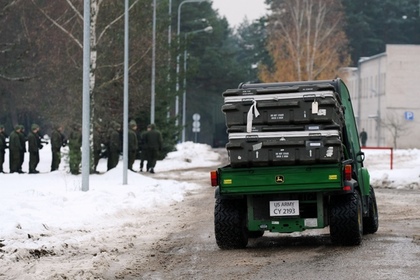 Американский грузовик перевернулся по пути на учения в Литве