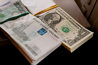 Аналитики сообщили о повышенном спросе россиян на валюту