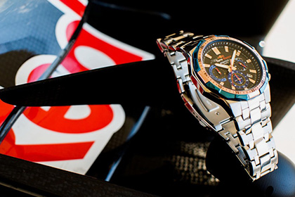 Бренд Edifice выпустил часы для фанатов «Формулы-1»