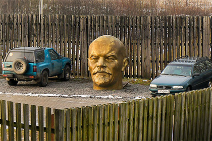 Голову Ленина «припарковали» на «Линии Сталина»