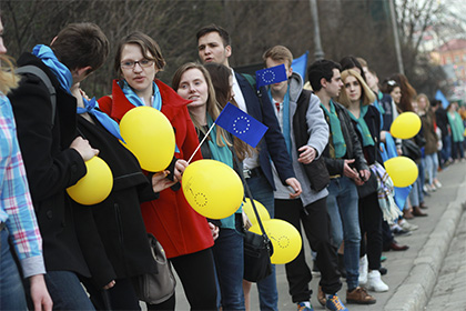 Киев вновь передвинул сроки получения безвизового режима с ЕС