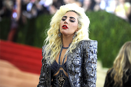 Леди Гага возглавила чарты российского iTunes