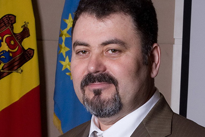 Министр обороны Молдавии отказался повесить портреты Додона в своем ведомстве