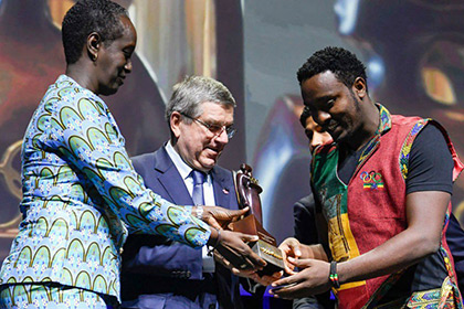 МОК вручил награду «Женщины и спорт» мужчине
