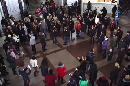 На вокзале Одессы участники флешмоба хором спели «Смуглянку»