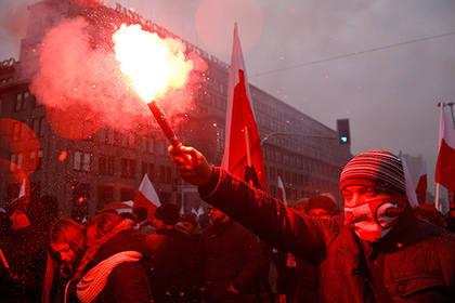 Пекло назвал сожжение украинского флага в Варшаве пророссийской провокацией