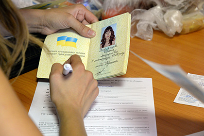 Порошенко поддержал запрет на русский язык в паспортах граждан Украины