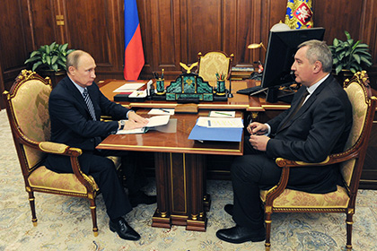 Рогозин рассказал Путину о сроках первого полета лайнера МС-21
