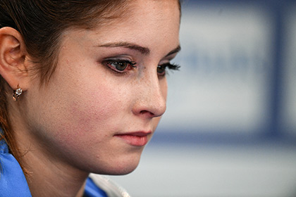 Тренер назвал причину травмы Липницкой на этапе Гран-при в Москве