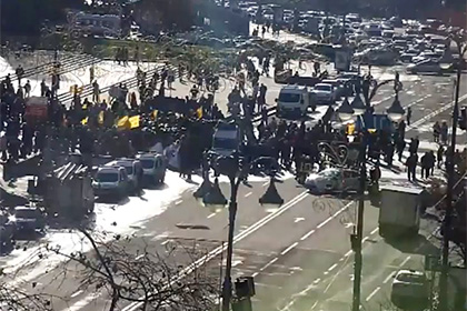 Вкладчики лопнувшего банка перекрыли центр Киева и подрались с полицией
