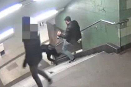Арестован пнувший женщину в берлинском метро выходец из Болгарии