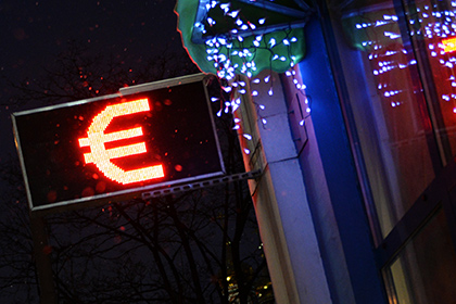 ЦБ резко опустил курс евро