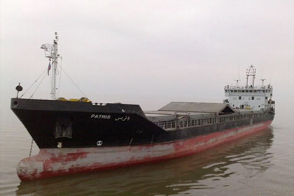 Иранское судно застряло во льдах в Волго-каспийском судоходном канале