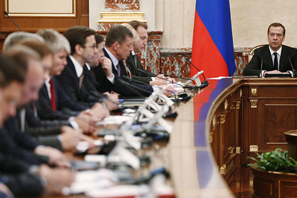 Медведев поручил подготовить план опережающего развития экономики