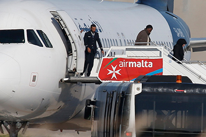 На Мальте освободили 65 пассажиров угнанного ливийского самолета