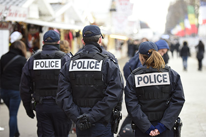 Налетчики в Париже ограбили сотрудника банка с помощью муляжа пояса смертника