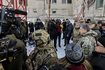 Охрана Порошенко пригрозила прострелить ноги неугодным журналистам