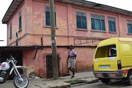 Проработавшее 10 лет поддельное посольство США закрыли в Гане