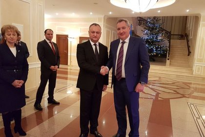 Рогозин прилетел на переговоры к Додону со второй попытки
