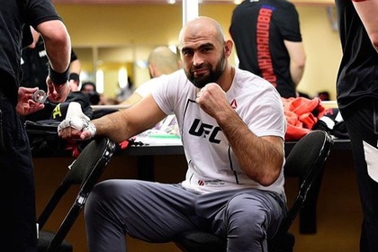 Россиянин Абдурахимов проведет бой с американцем Льюисом в UFC