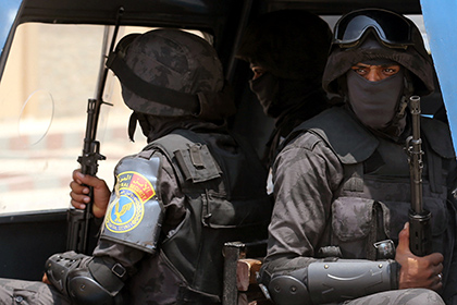 В результате взрыва бомбы в Каире погибли шесть полицейских