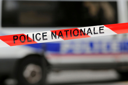 Вооруженный мужчина захватил заложников в парижской турфирме