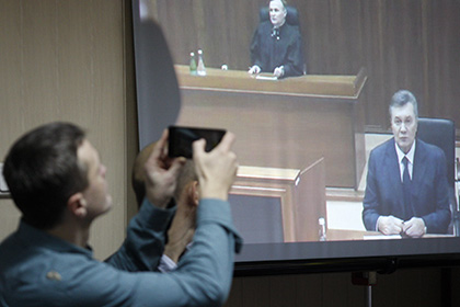Янукович приехал в суд на слушания по делу о госперевороте на Украине