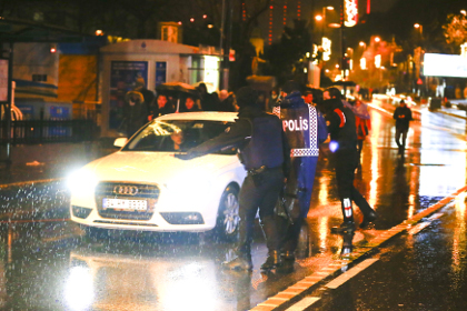 Губернатор Стамбула сообщил о 35 погибших при атаке на ночной клуб