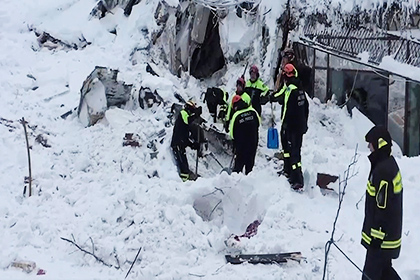 Итальянские спасатели проигнорировали первые сообщения о сходе лавины на отель
