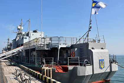 Лед сковал флагмана ВМС Украины «Гетмана Сагайдачного»