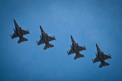 Польша собралась купить около сотни подержанных американских F-16