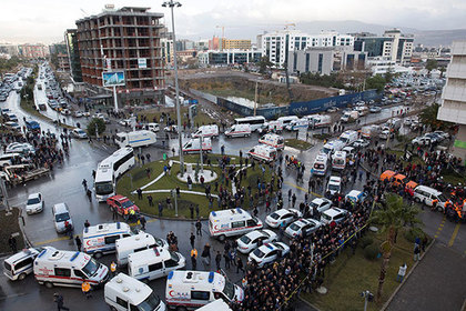 У суда в турецком Измире взорвался автомобиль