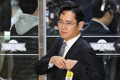 Замглавы корпорации Samsung допрашивали 22 часа по делу о коррупции