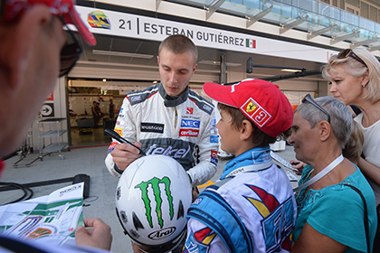 Российский гонщик Сироткин стал резервным пилотом команды «Формулы-1»