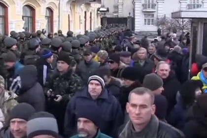 В Киеве радикалы подрались с полицией