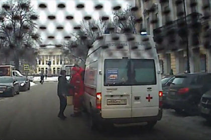 В Петербурге осужден напавший на водителя скорой помощи водитель Mercedes