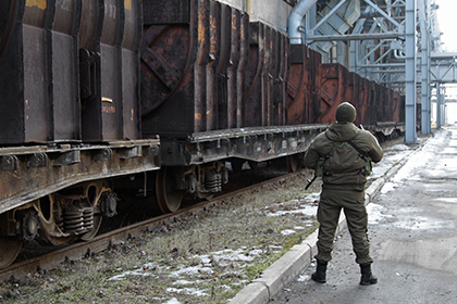 Киев начал полную транспортную блокаду Донбасса