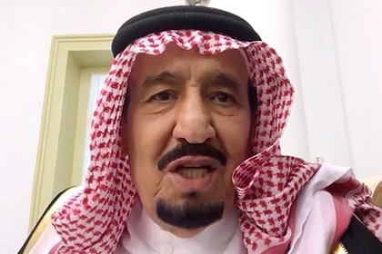 Король Саудовской Аравии освоил селфи в ходе азиатского турне