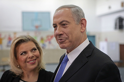 Нетаньяху отверг байки о выгнавшей его из машины жене Саре