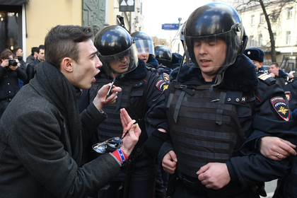 По факту посягательства на жизнь полицейского на митинге в Москве возбудили дело