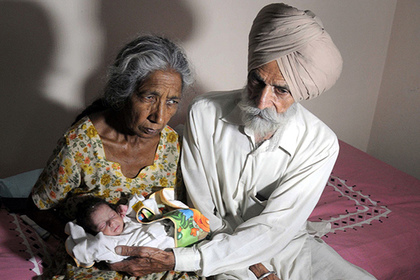 Родившая в 72 года индианка рассказала о последствиях поздней беременности