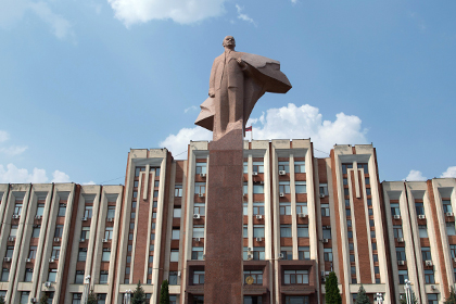 Российский триколор станет вторым государственным флагом в Приднестровье